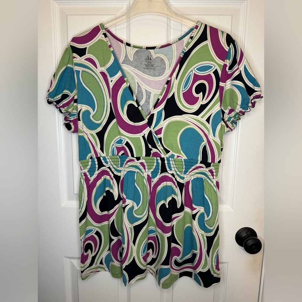 duo Maternity crossover v-neck blouse. XL Cap sleeves. Stretch